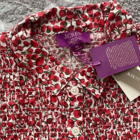 Smocked button-up shirt in Liberty® Eliza's Red fabric - Picture 5 of 7